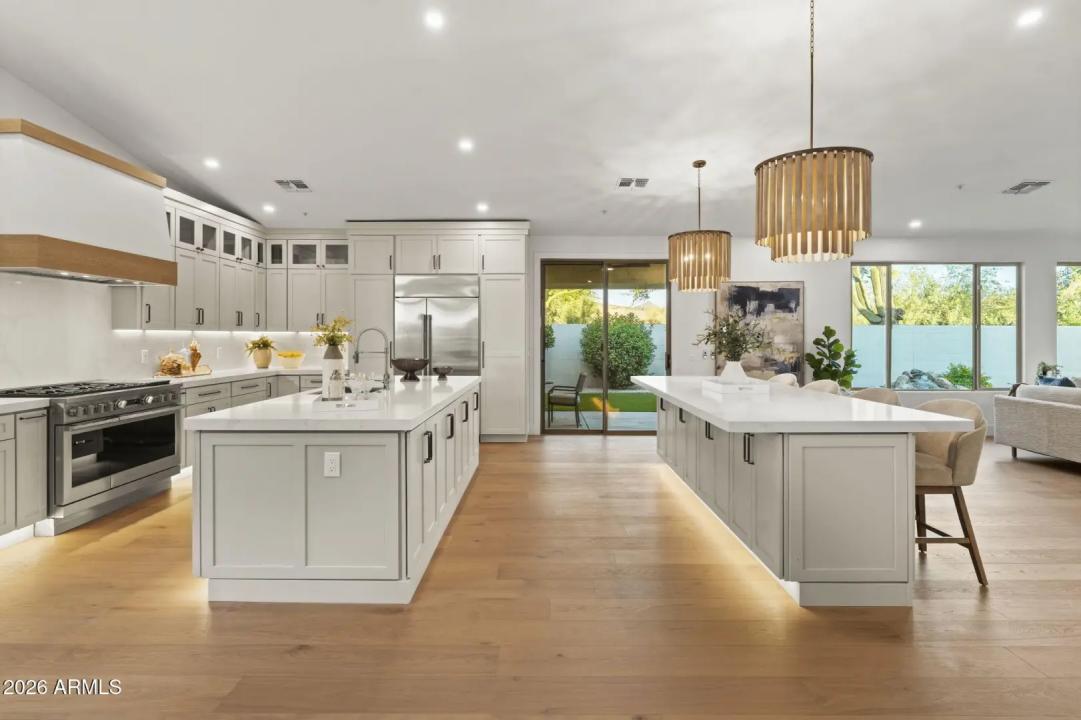Real Estate Picture 3