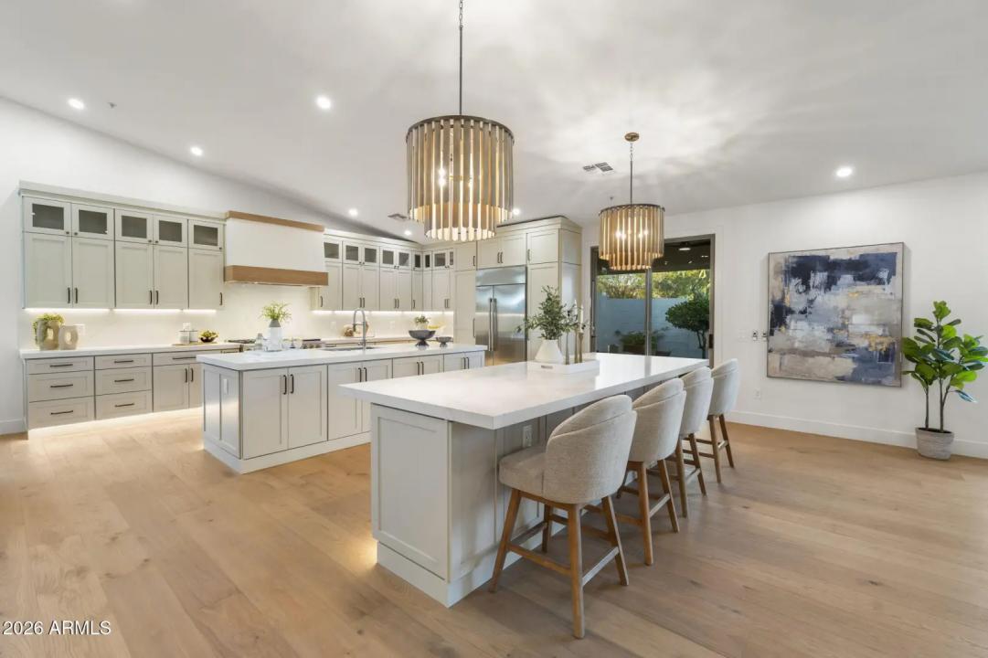 Real Estate Picture 7