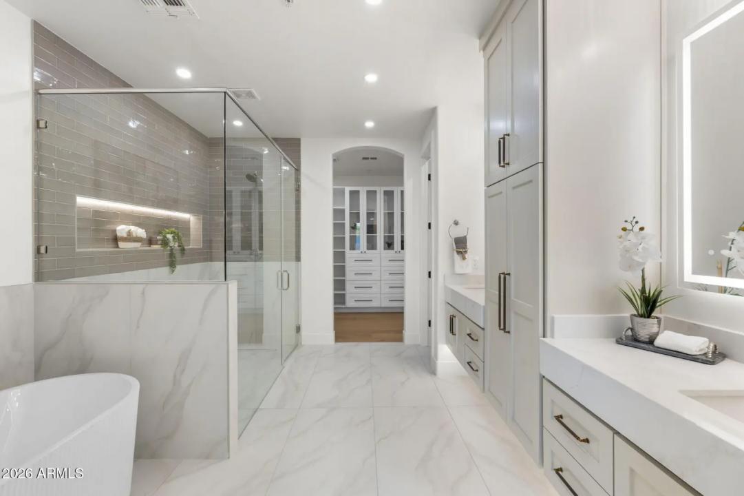 Real Estate Picture 14