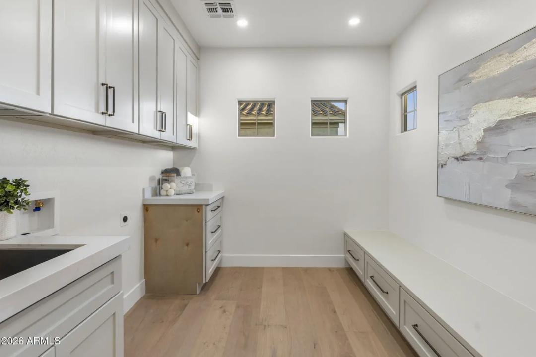 Real Estate Picture 24