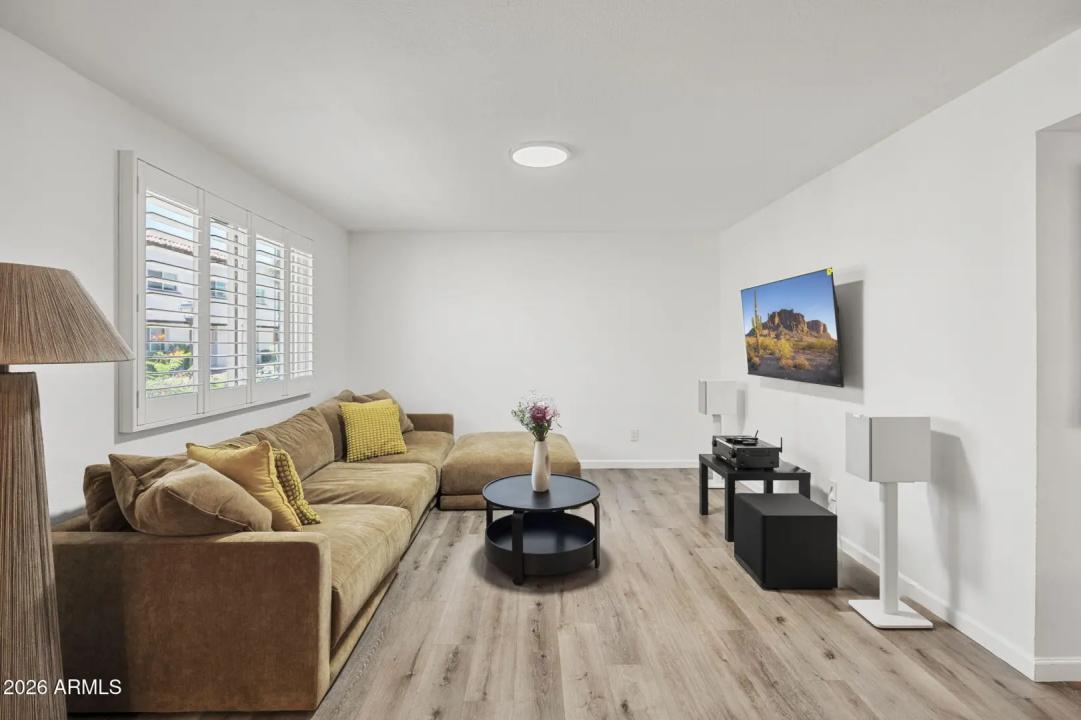 Real Estate Picture 4