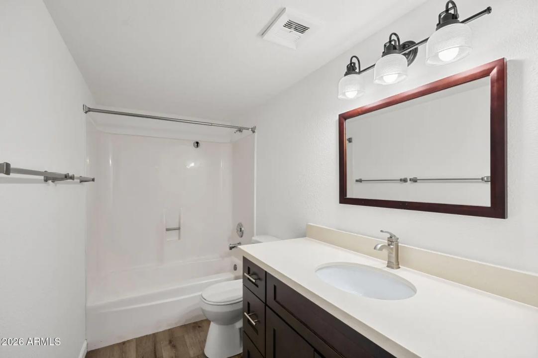 Real Estate Picture 15