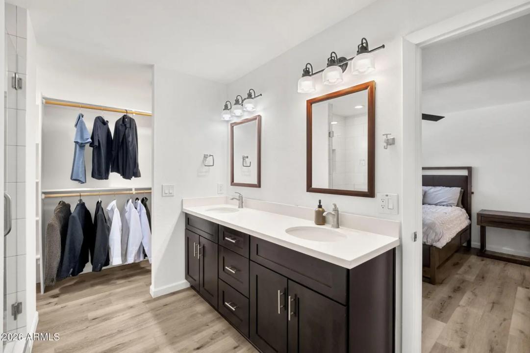 Real Estate Picture 12