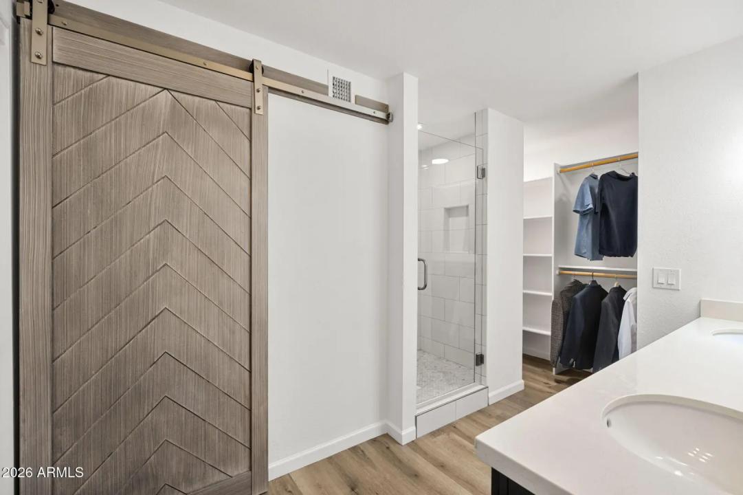 Real Estate Picture 11