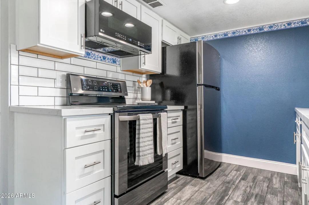 Real Estate Picture 19