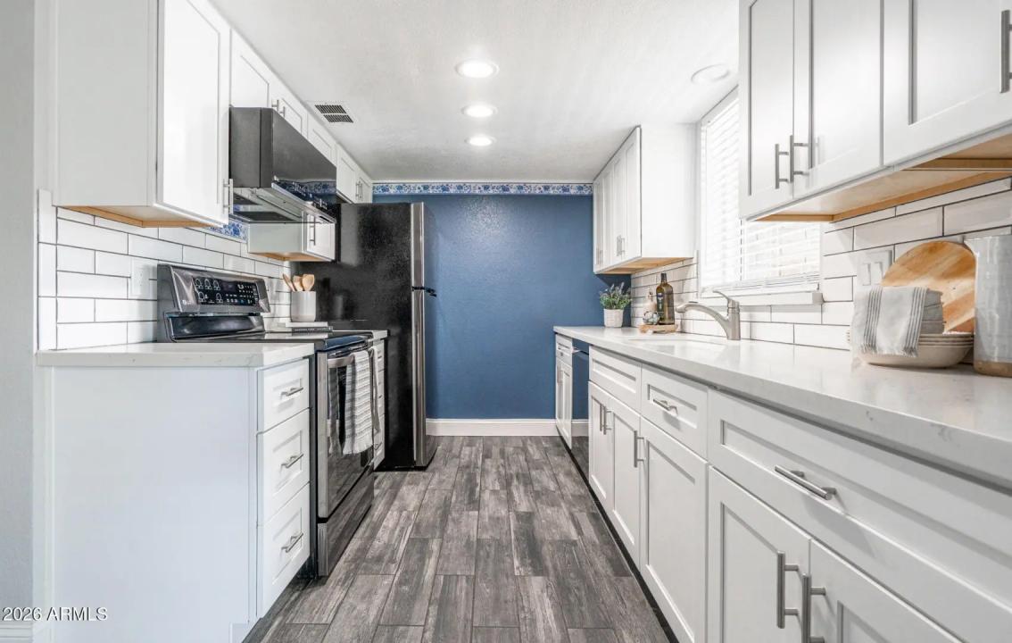 Real Estate Picture 18