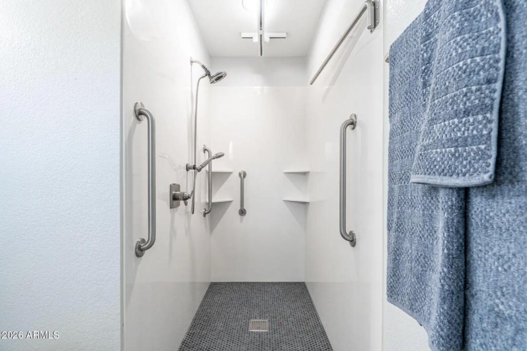 Real Estate Picture 11