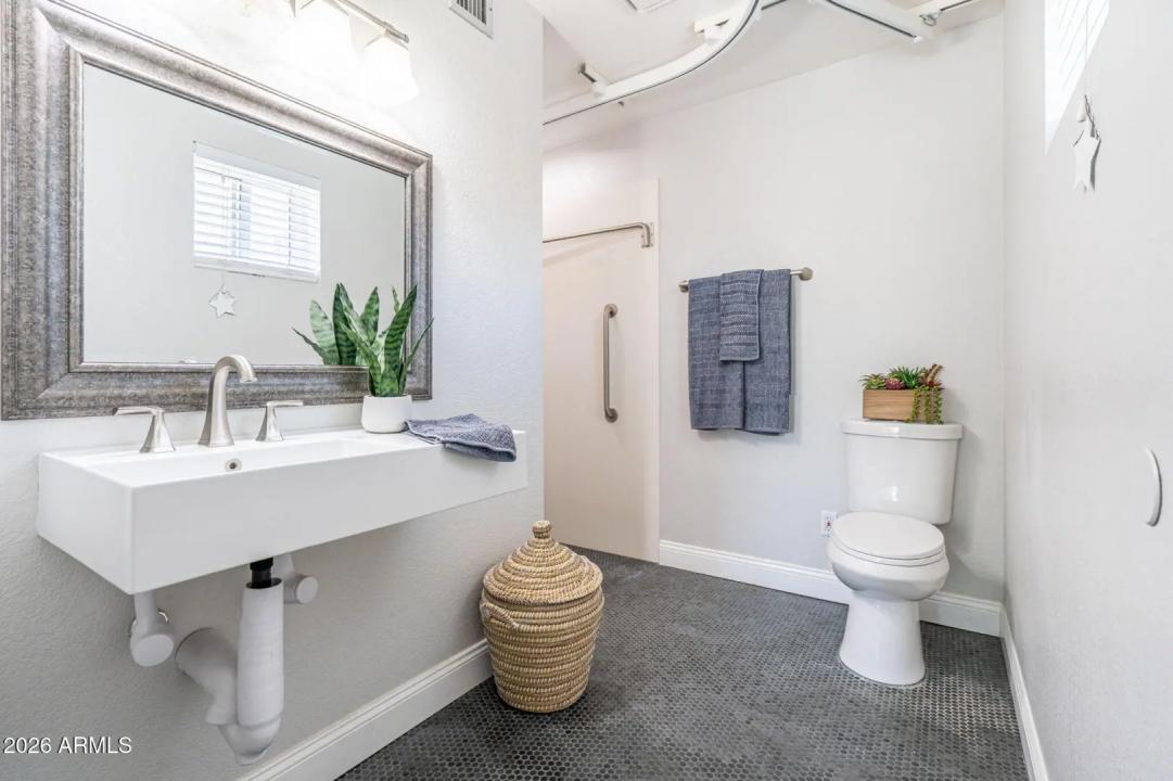 Real Estate Picture 10