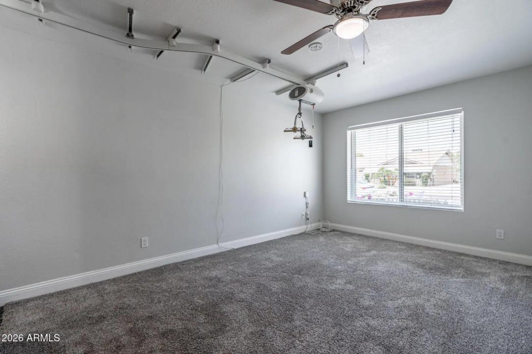 Real Estate Picture 8