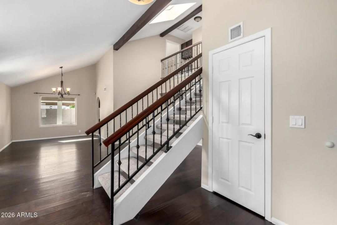 Real Estate Picture 7
