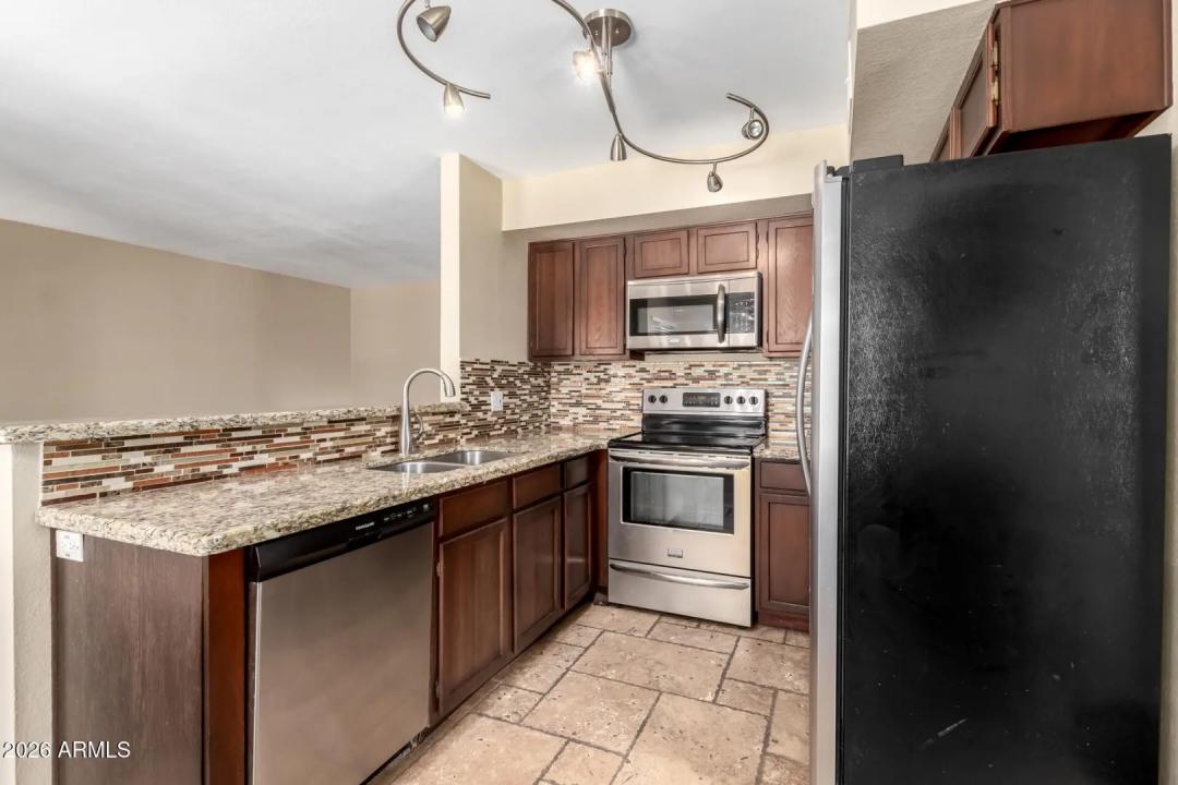 Real Estate Picture 14