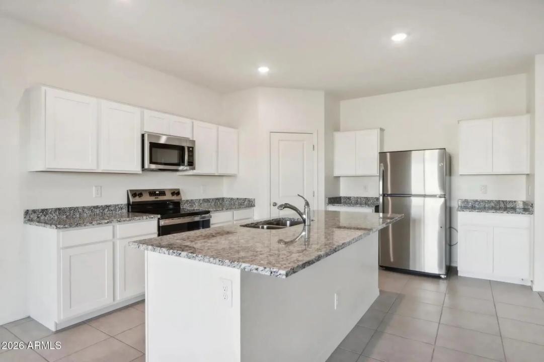 Real Estate Picture 9