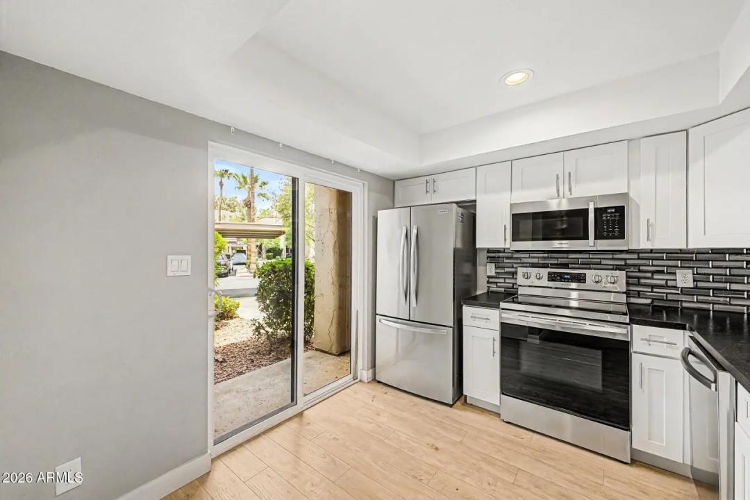 Real Estate Picture 3