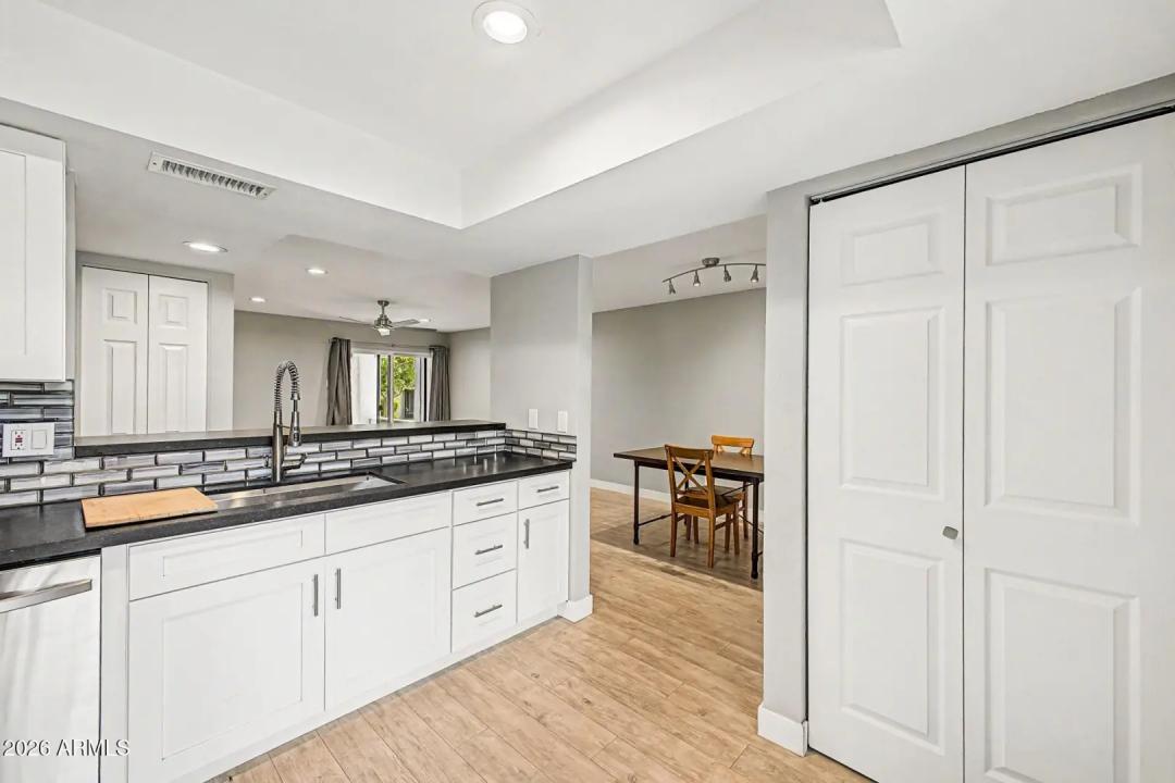 Real Estate Picture 4