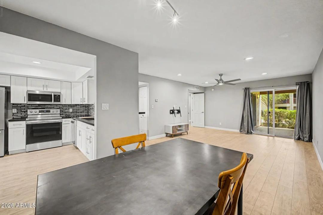 Real Estate Picture 8