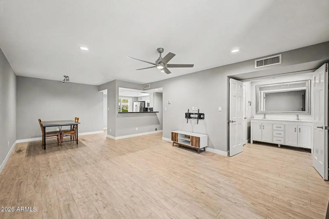 Real Estate Picture 7