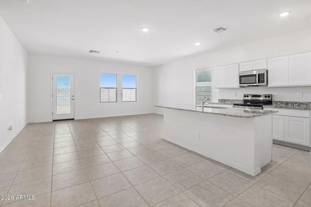 Real Estate Picture 14