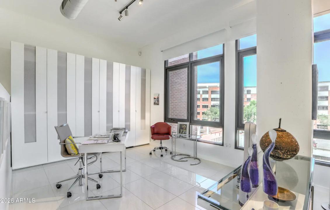 Real Estate Picture 4