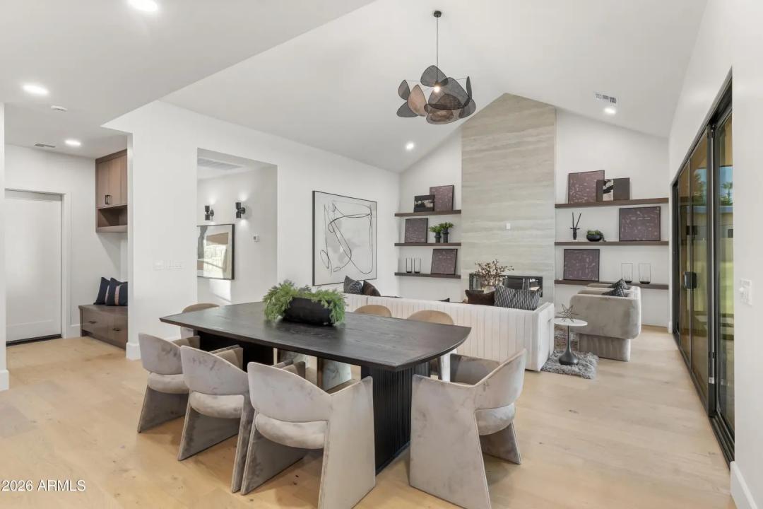 Real Estate Picture 4