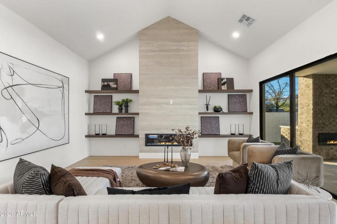 Real Estate Picture 5