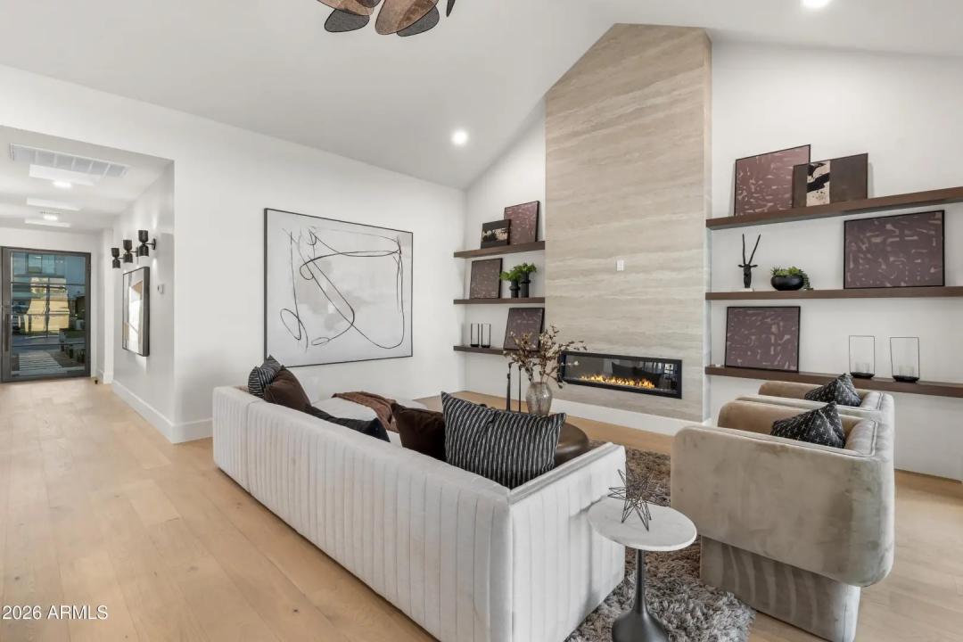 Real Estate Picture 7