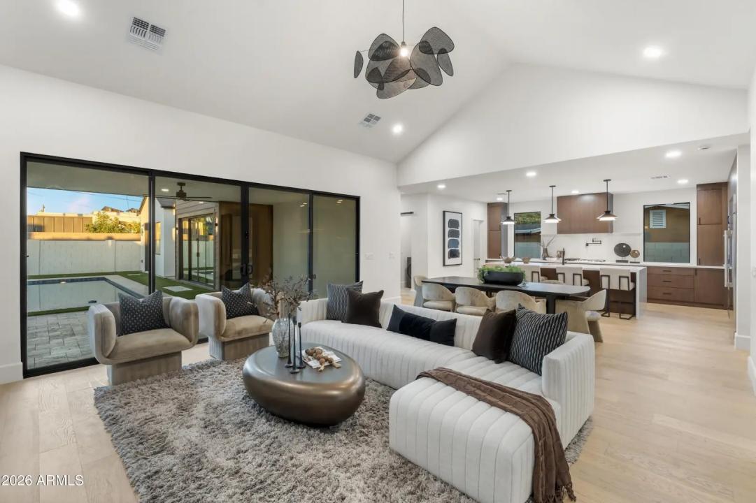 Real Estate Picture 9