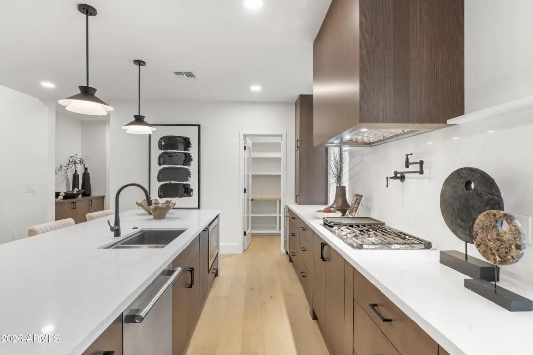 Real Estate Picture 14