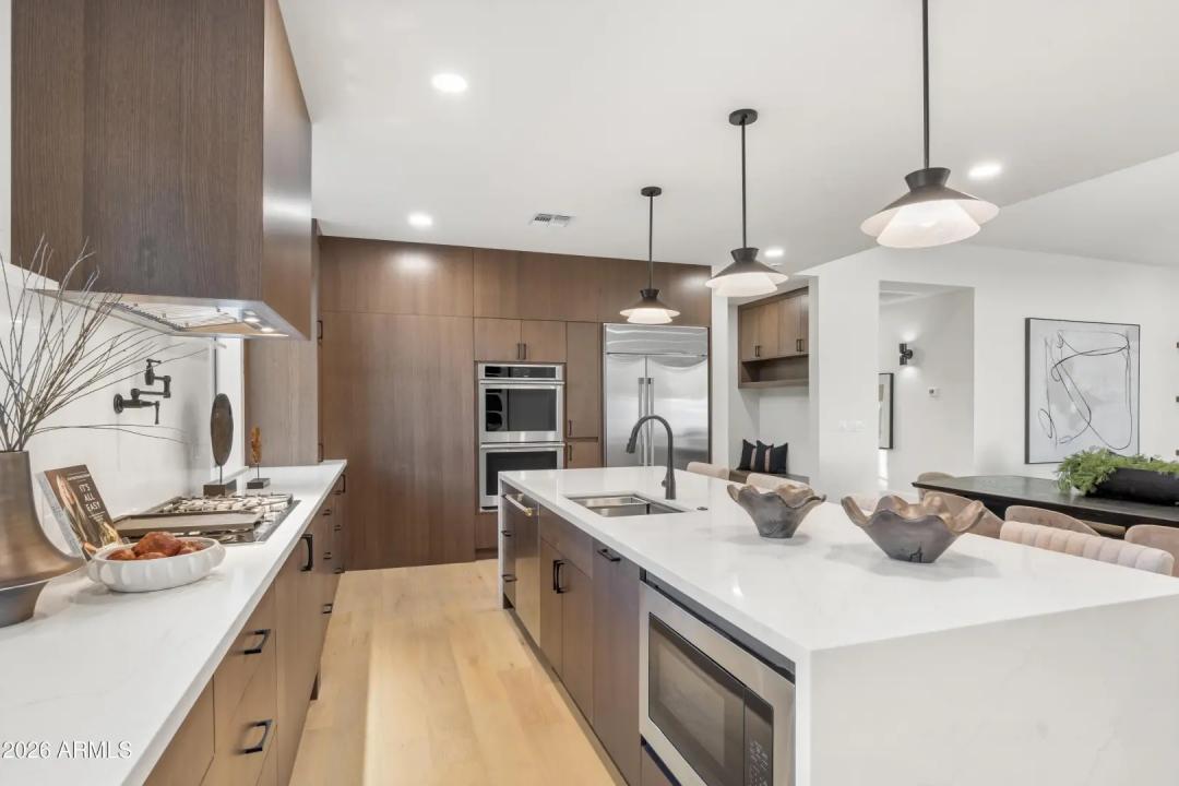 Real Estate Picture 15