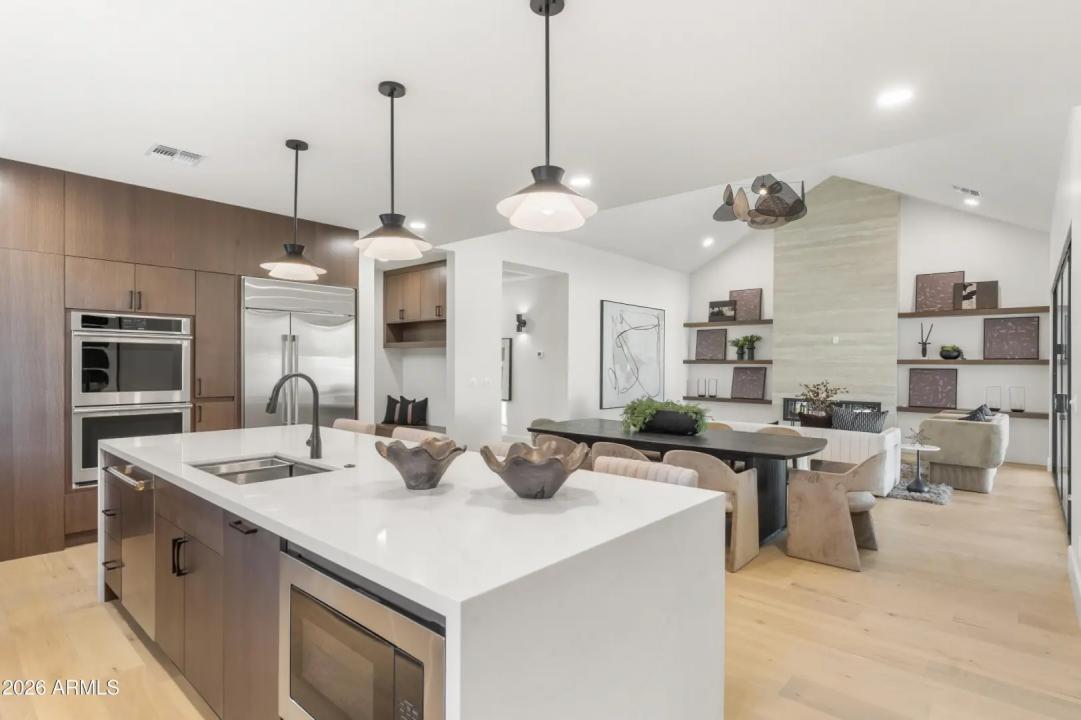 Real Estate Picture 16