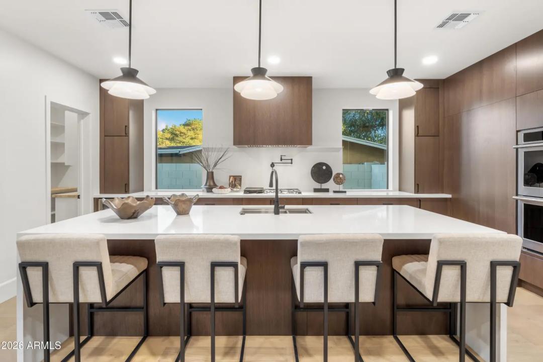 Real Estate Picture 17