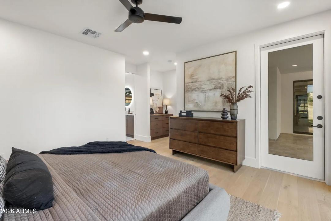 Real Estate Picture 24