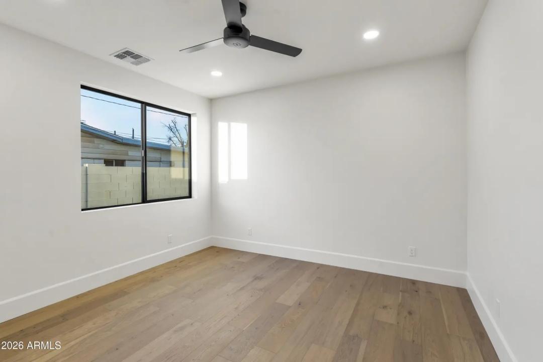 Real Estate Picture 34
