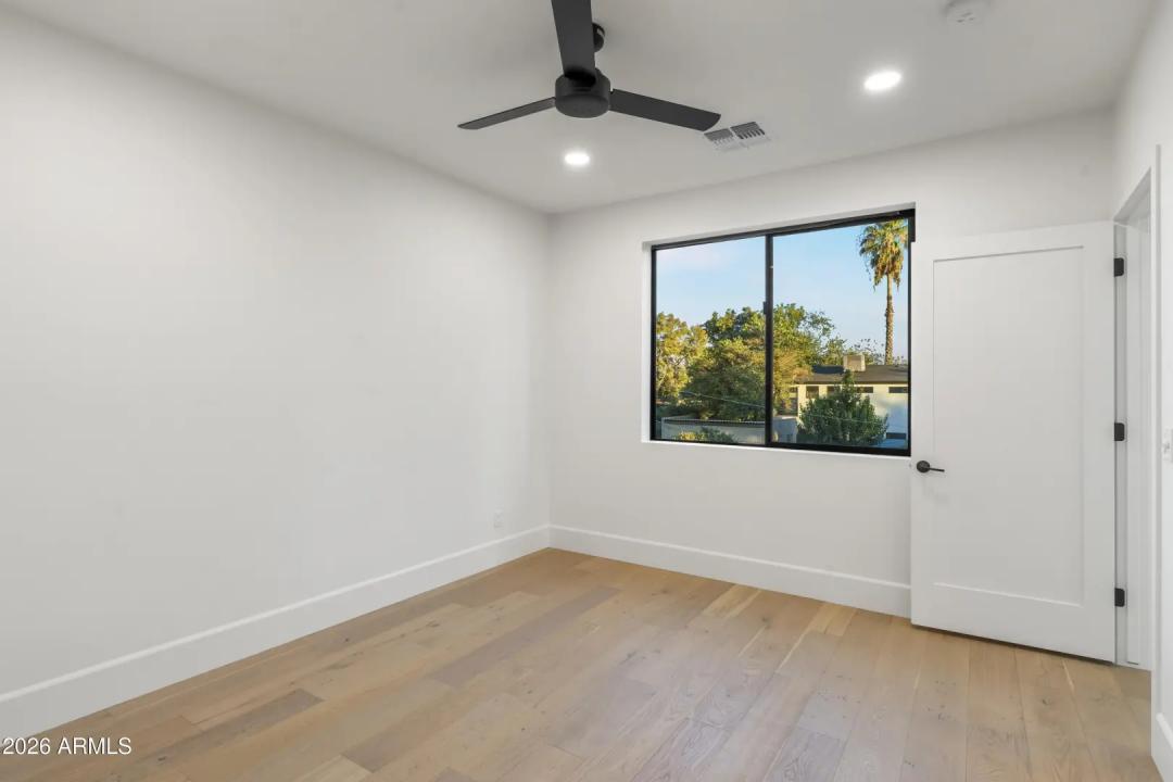Real Estate Picture 38