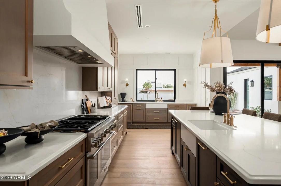 Real Estate Picture 8