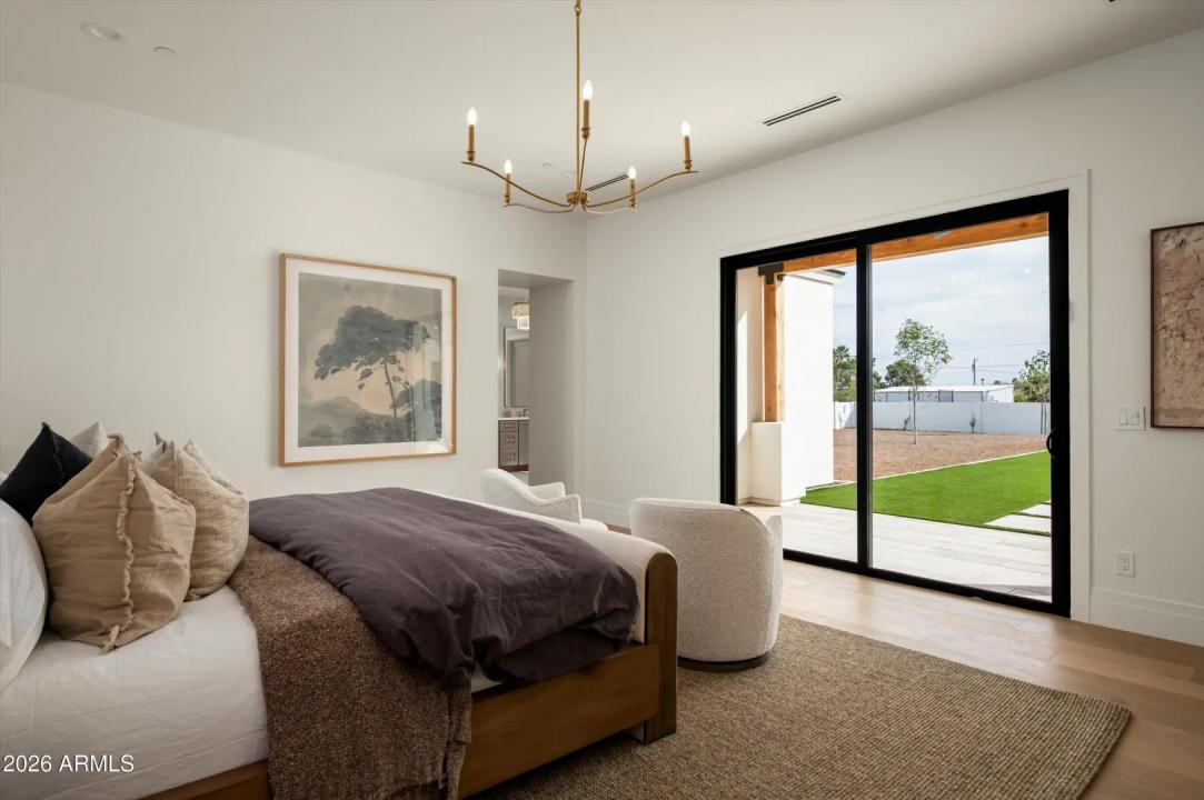 Real Estate Picture 12
