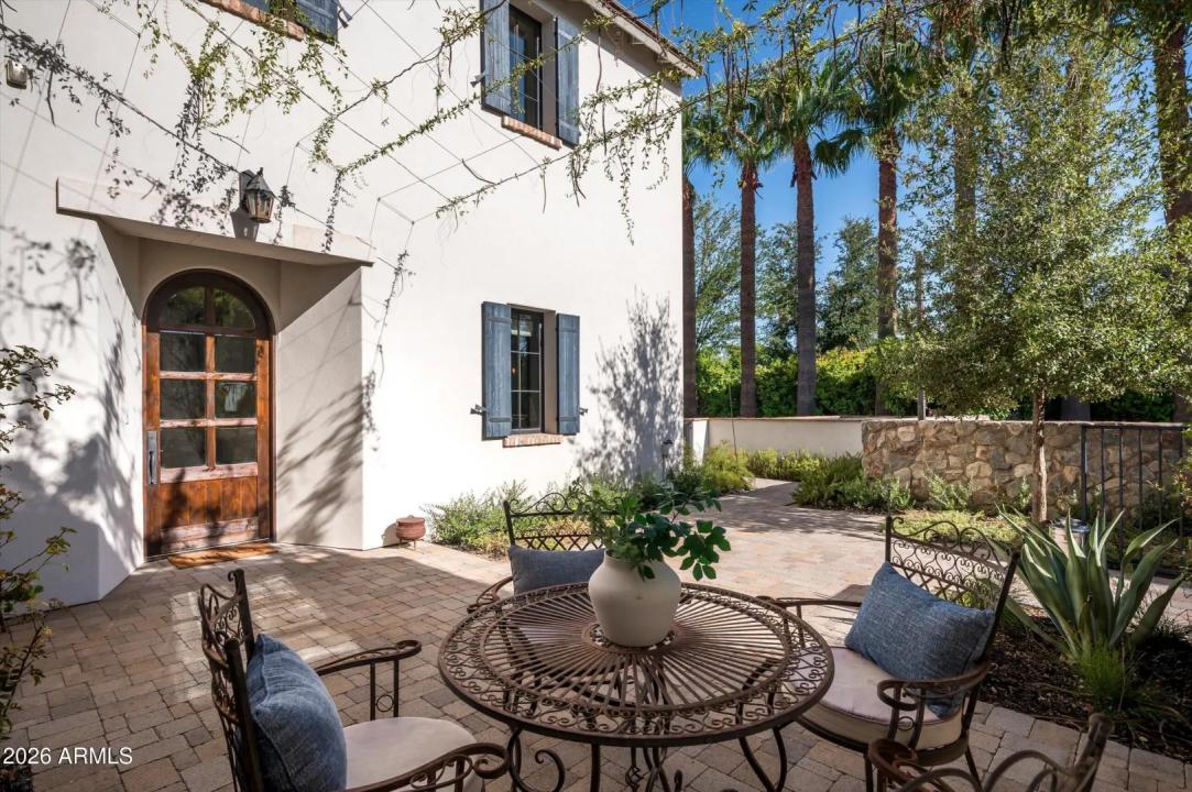 Real Estate Picture 8