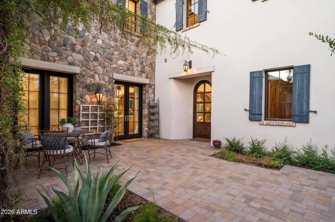 Real Estate Picture 7