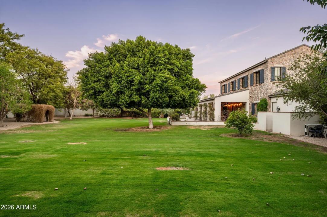 Real Estate Picture 6