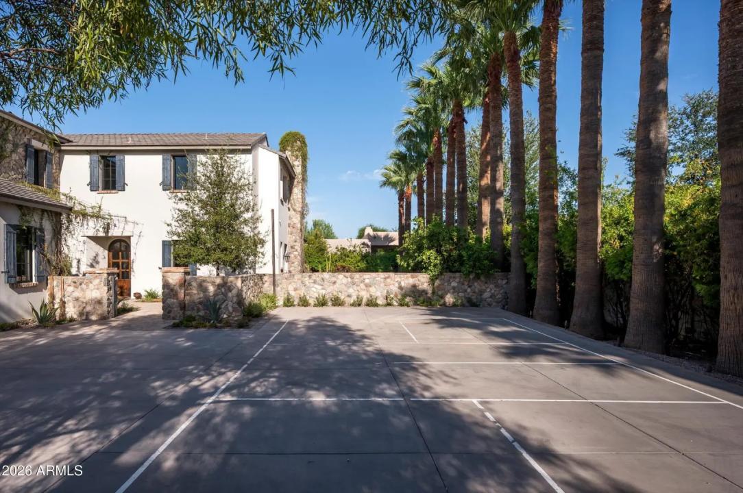Real Estate Picture 4