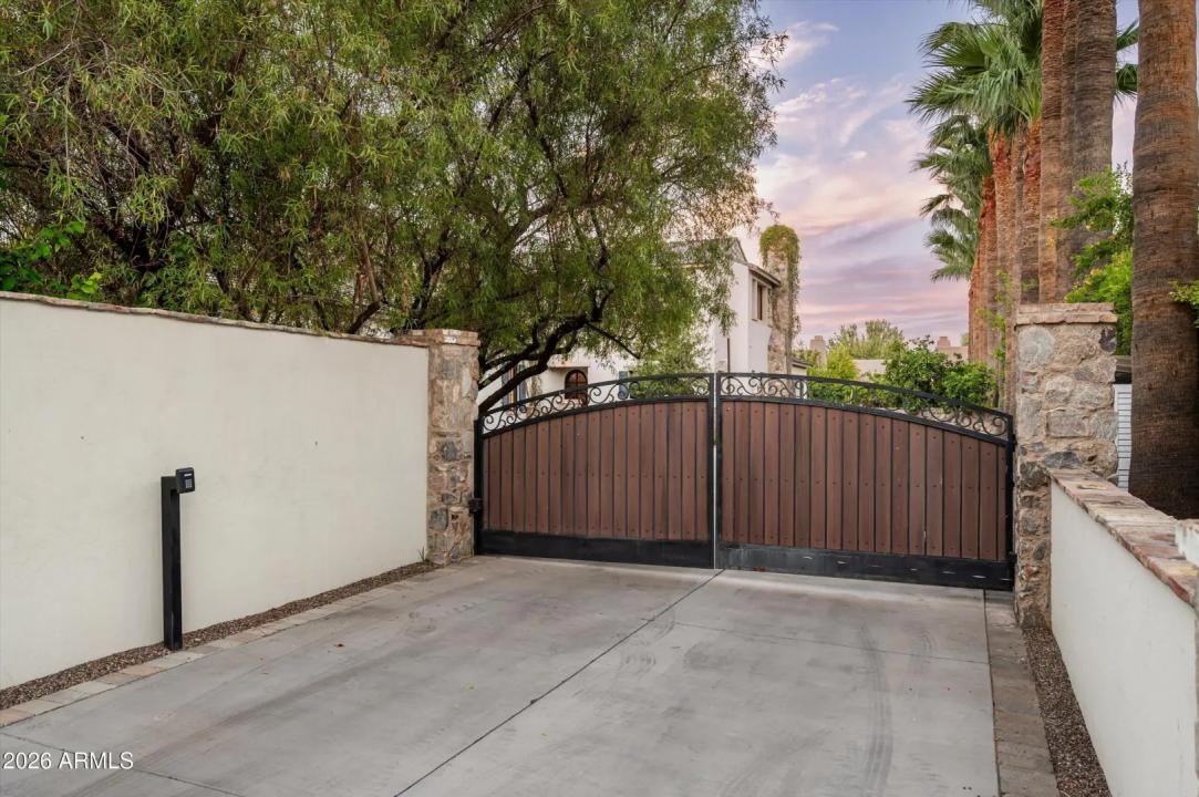 Real Estate Picture 5