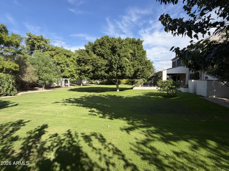 Real Estate Picture 8
