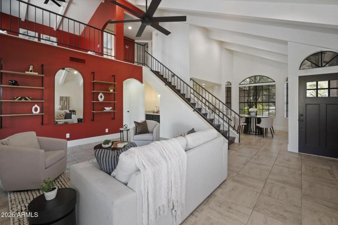 Real Estate Picture 12