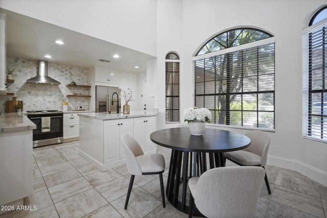 Real Estate Picture 4