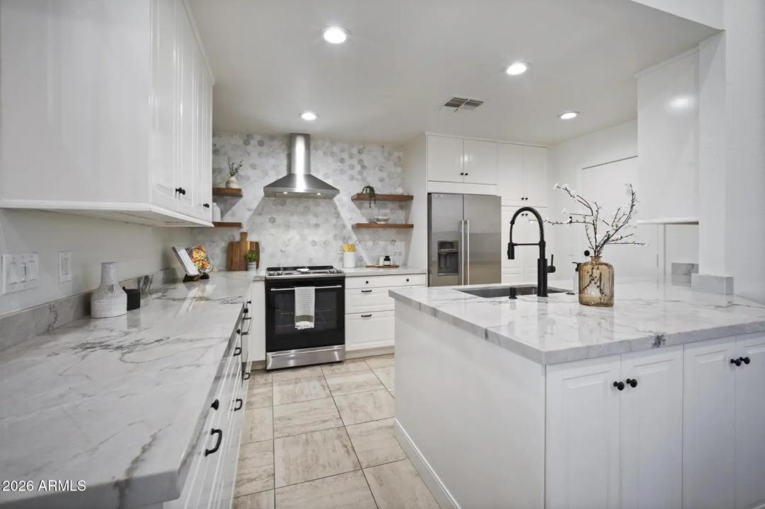 Real Estate Picture 6