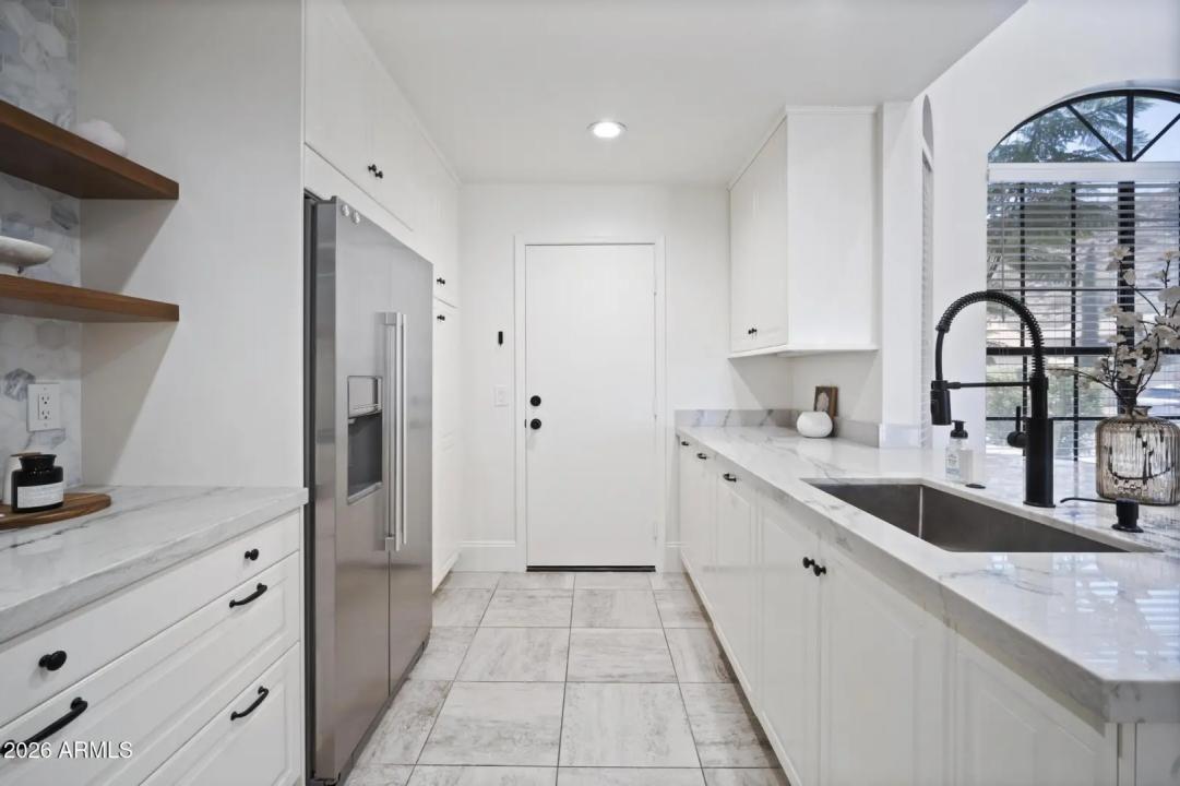 Real Estate Picture 8
