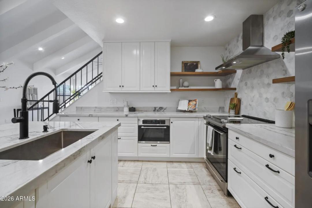 Real Estate Picture 9