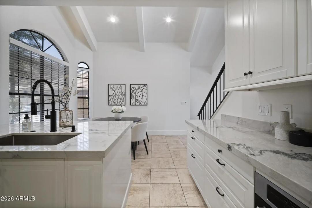 Real Estate Picture 10