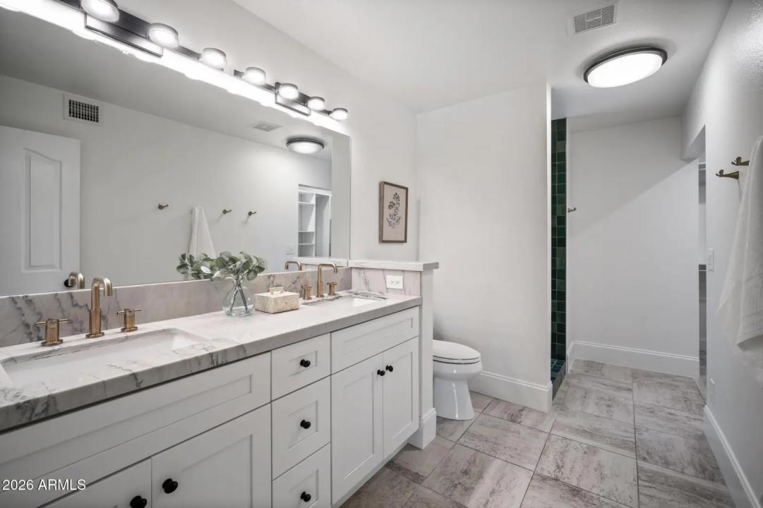 Real Estate Picture 17