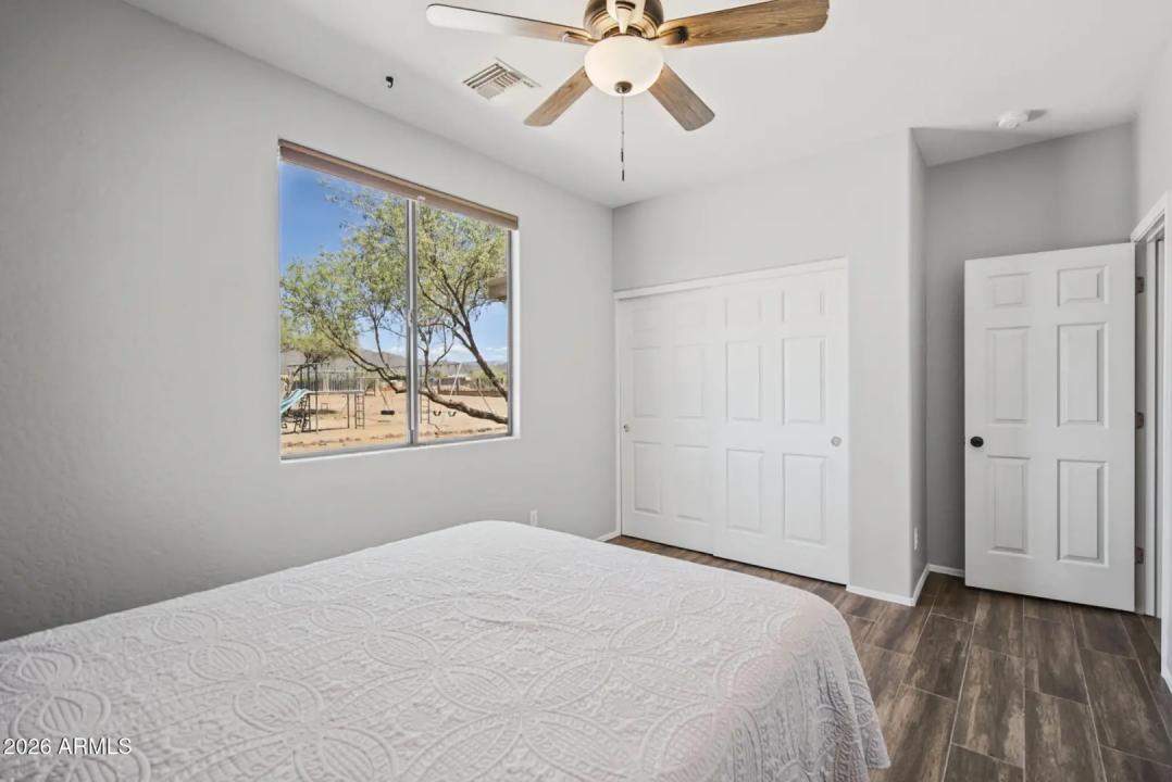 Real Estate Picture 19