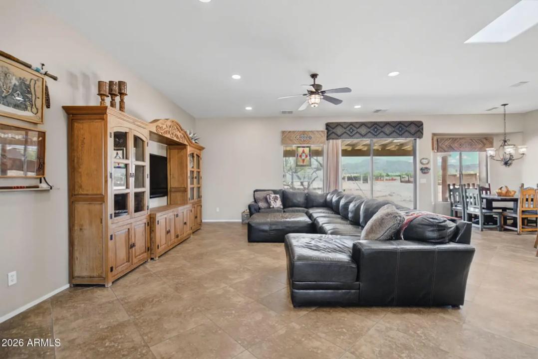 Real Estate Picture 8